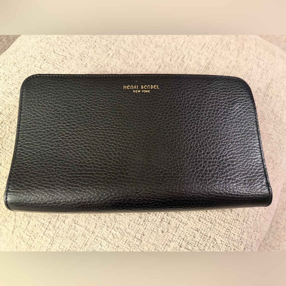 Henri Bendel NY Dalton Black Leather Zip-Around Travel Clutch/Wallet 9x5